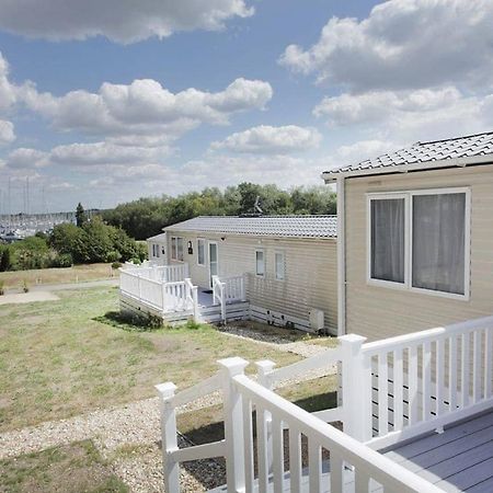 Mercury Yacht Harbour And Holiday Park Lower Swanwick Εξωτερικό φωτογραφία