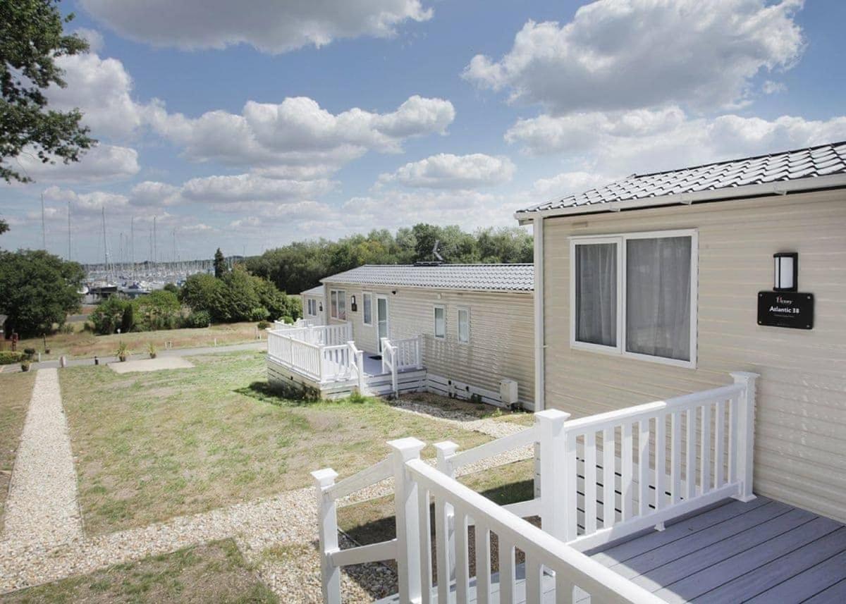 Mercury Yacht Harbour And Holiday Park Lower Swanwick Εξωτερικό φωτογραφία